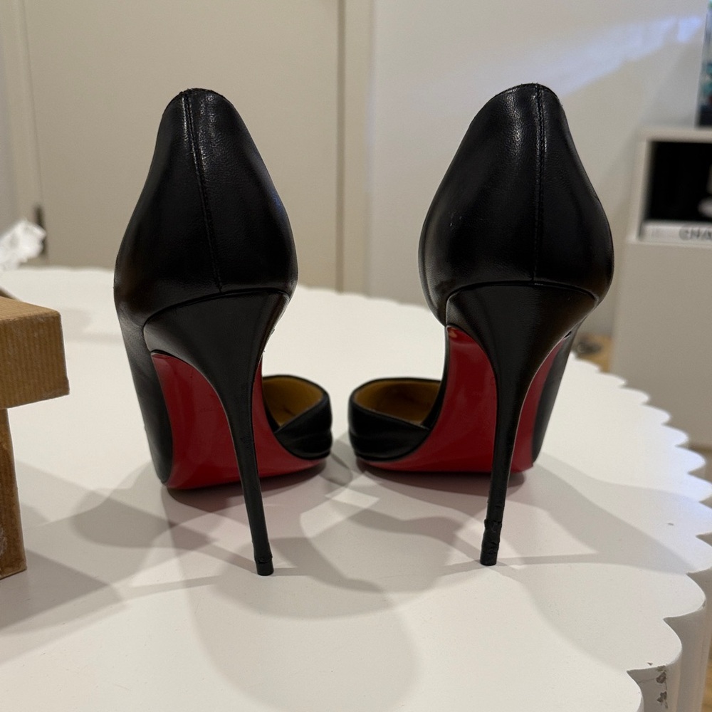 Christian Louboutin Black Pointed Leather Stiletto Pumps with Red Soles - Picture 2 of 3